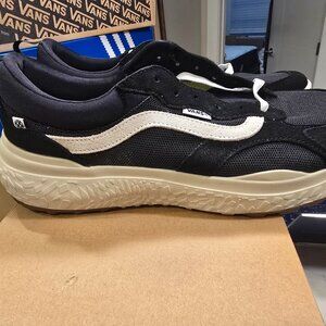 Vans Ultrarange Neo Vr3 sneakers in Black / White VN000BCEBA2 Men's 13 US NEW
